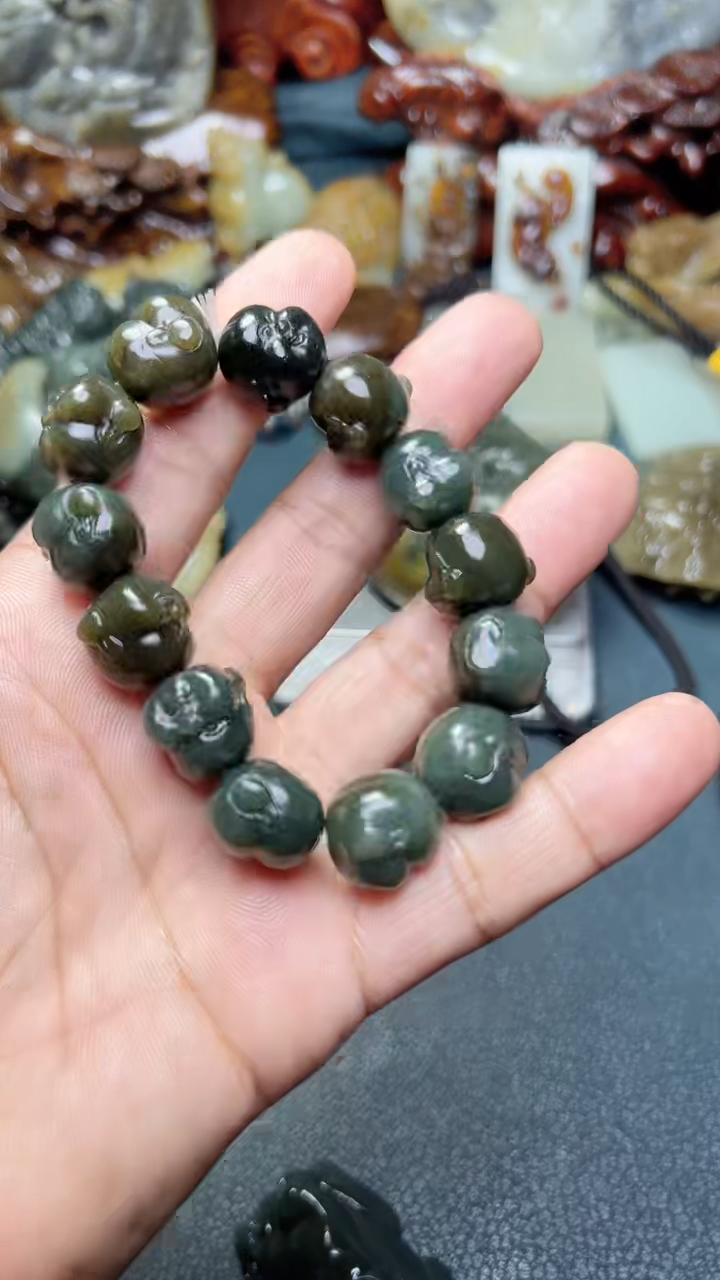 和田玉未镶嵌把件-