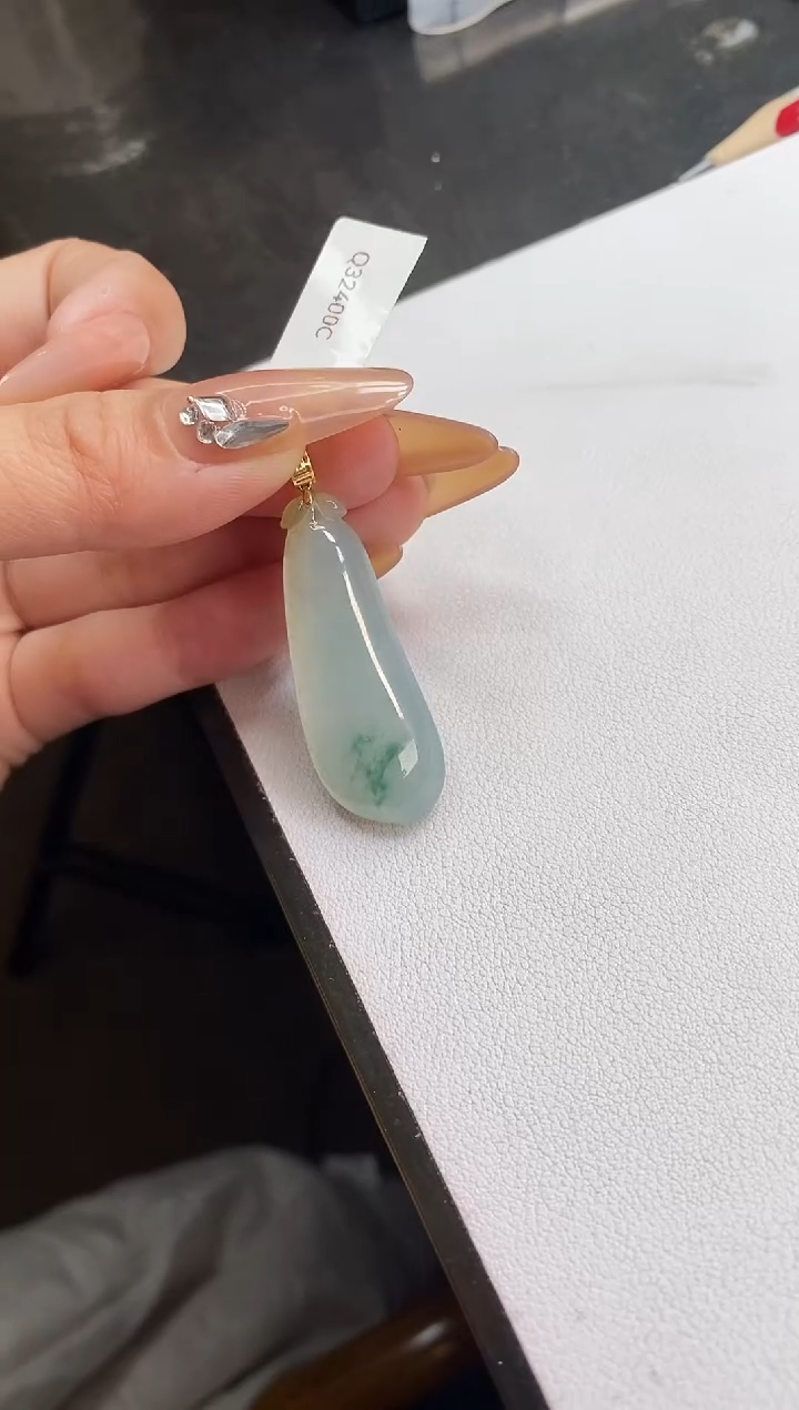 【闪购商品】翡翠颈饰18K金镶嵌福瓜