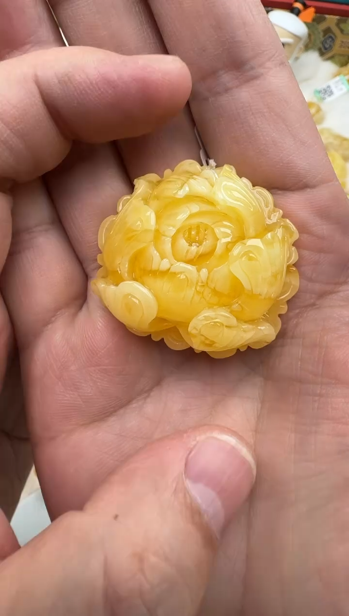 琥珀未镶嵌珠宝奇石番***仔13.5克焦皮牡丹花吊坠HZ346