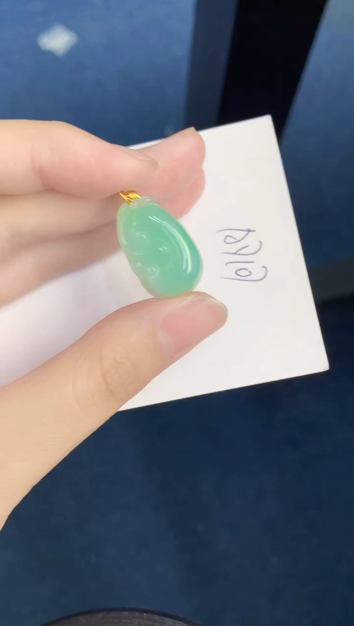 翡翠18K金镶嵌颈饰000000000