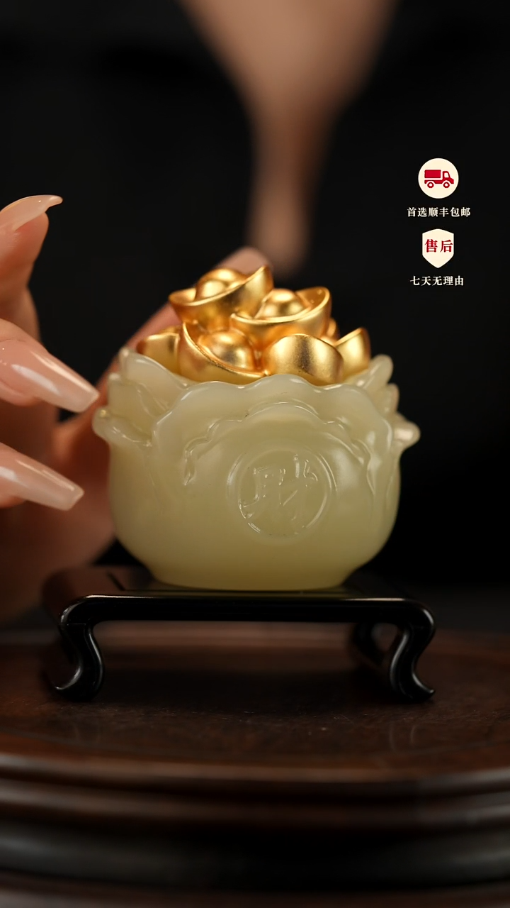 云南石竹叶青雕刻：白菜聚宝盆摆件