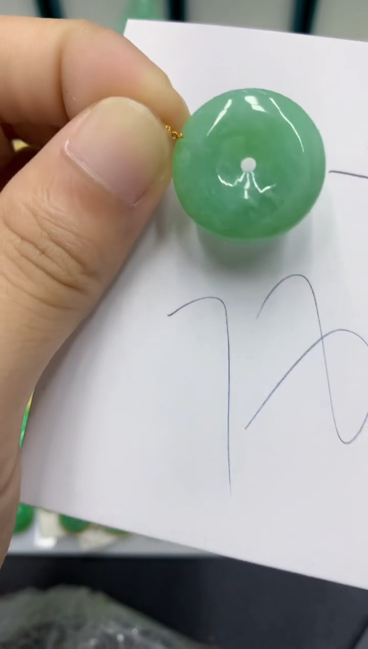 翡翠18K金镶嵌颈饰翡翠