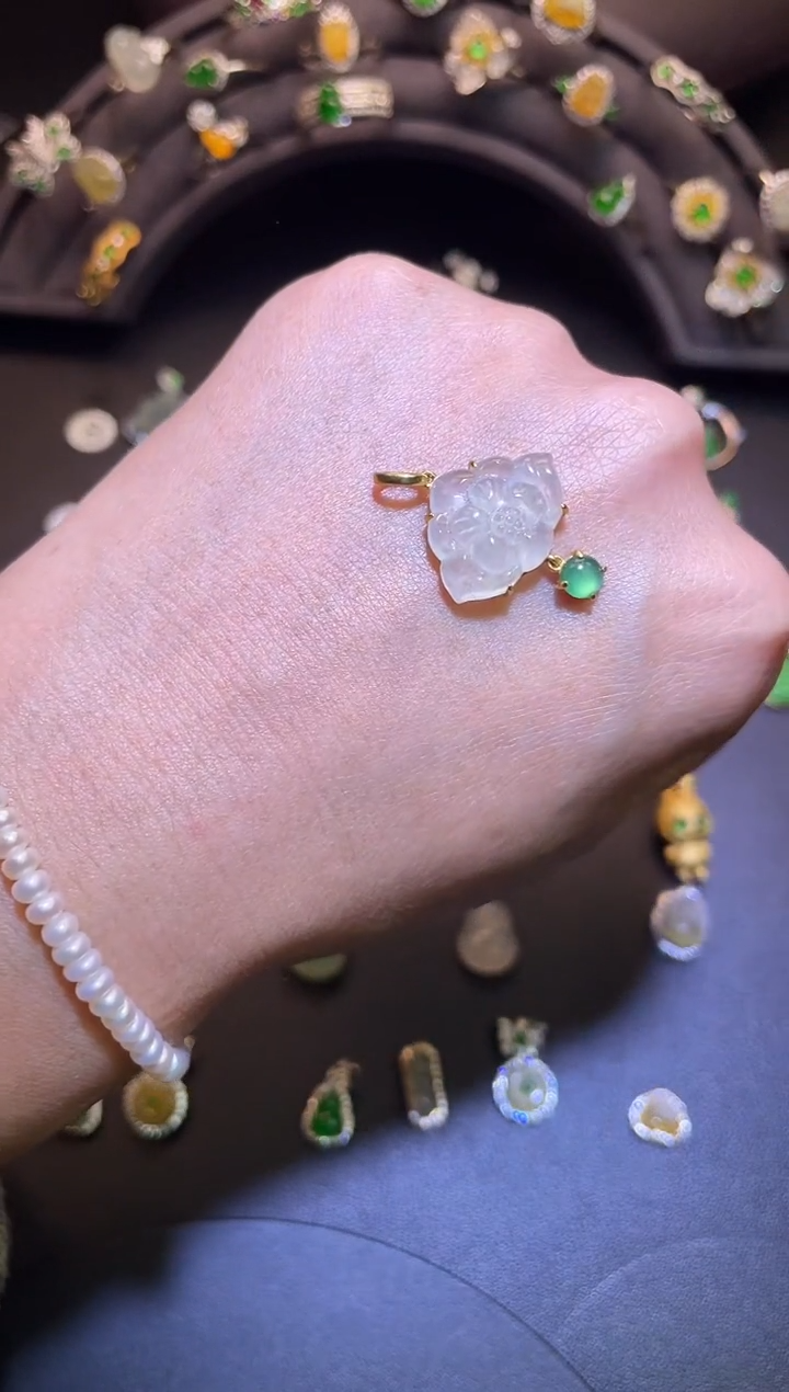 吊坠(不含链)18K金镶嵌翡翠1