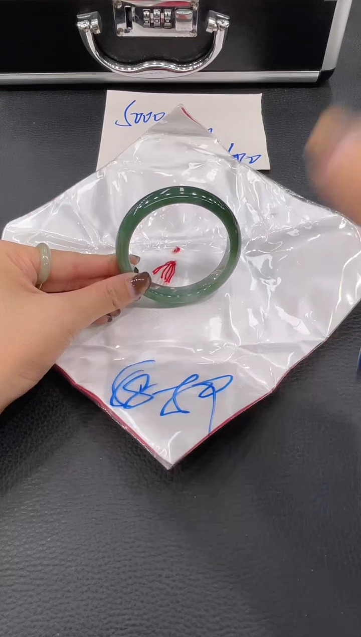 【闪购商品】翡翠手镯未镶嵌手镯