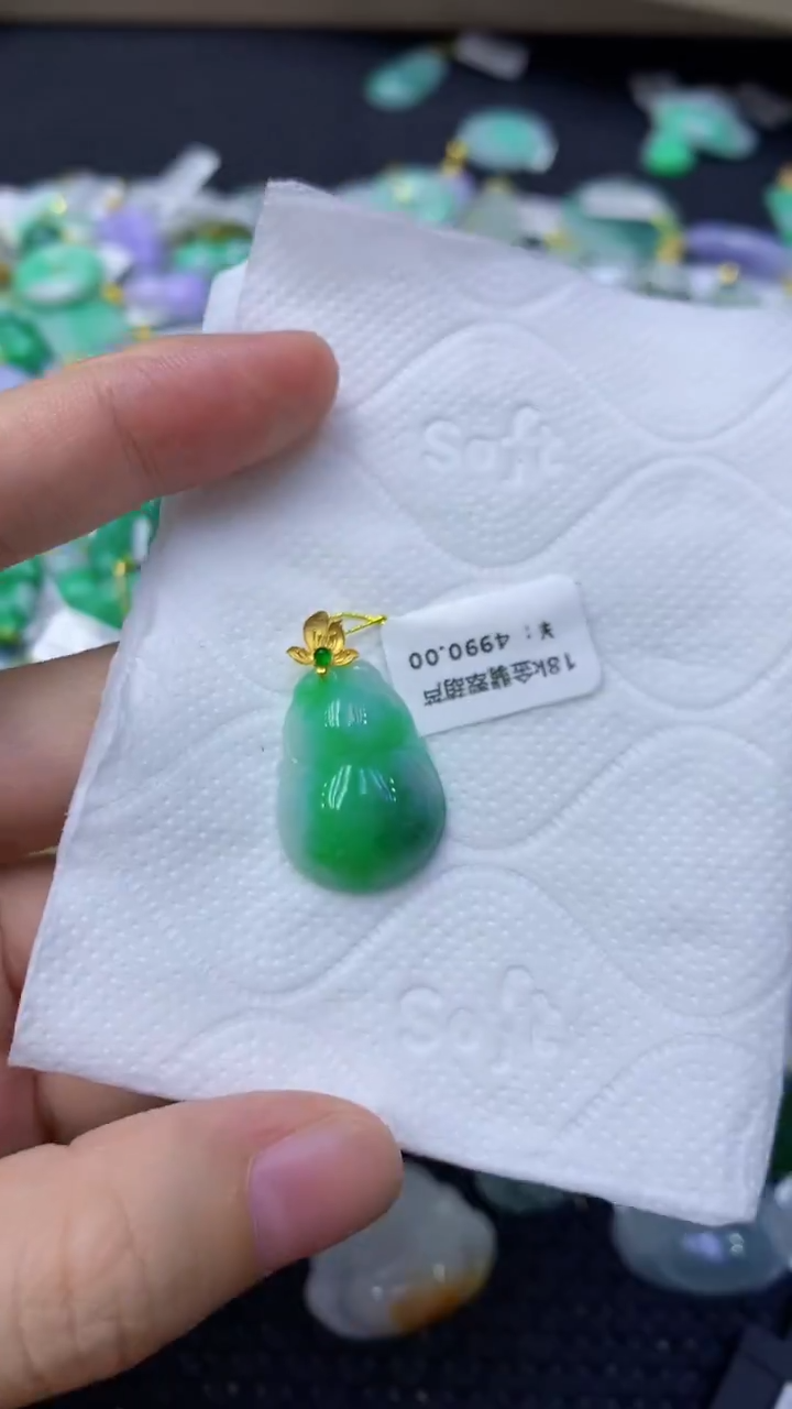 颈饰18K金镶嵌翡翠天然缅甸翡翠A货