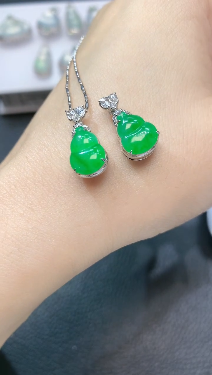 【闪购商品】翡翠吊坠(不含链)18K金镶嵌C20 多样性发货一件