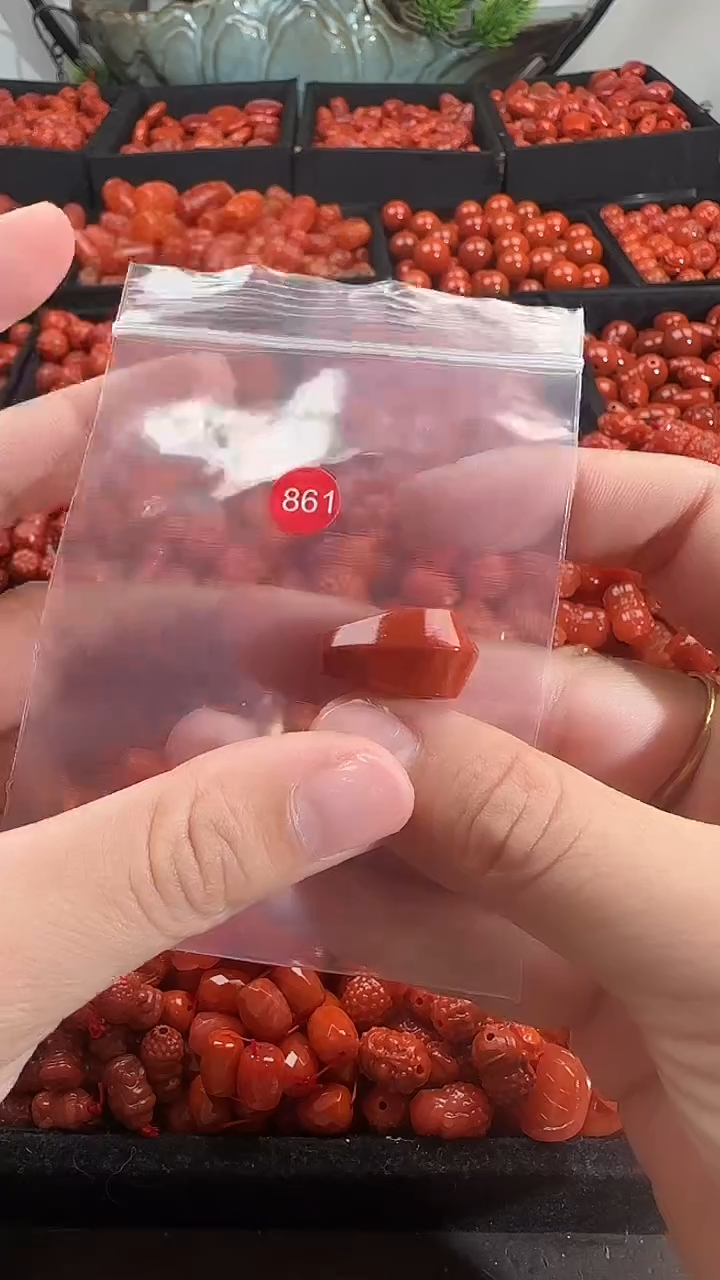 颈饰未镶嵌南红玛瑙1