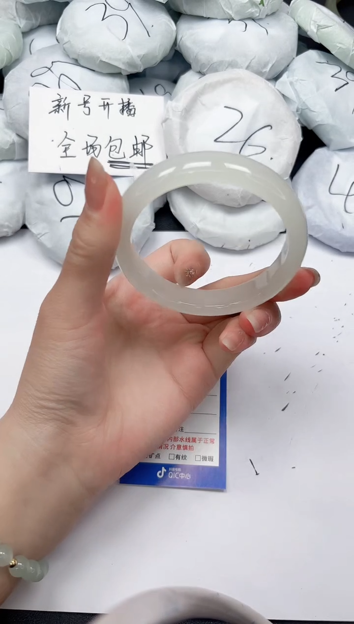 未镶嵌手镯石英质玉A114/61