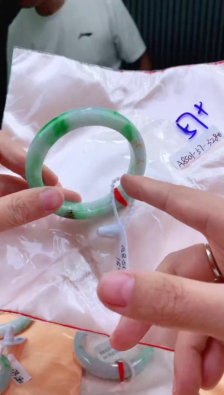 未镶嵌手镯翡翠57