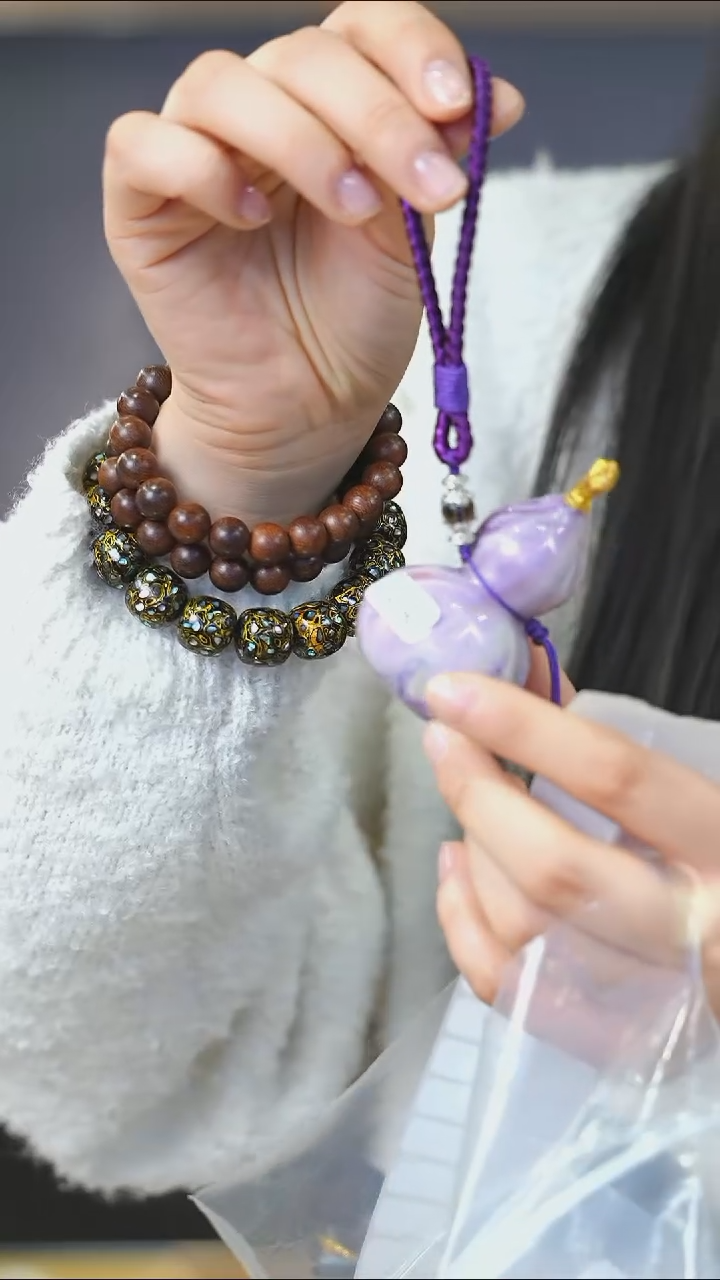 【闪购商品】WU147漂漆精致小手捻{未开口}