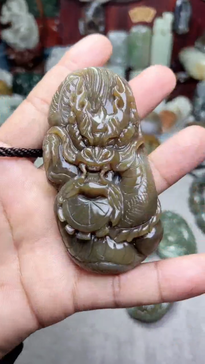 和田玉未镶嵌把件-