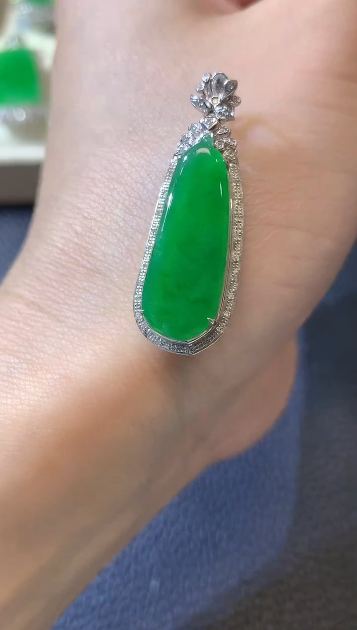 【闪购商品】翡翠吊坠(不含链)18K金镶嵌C3