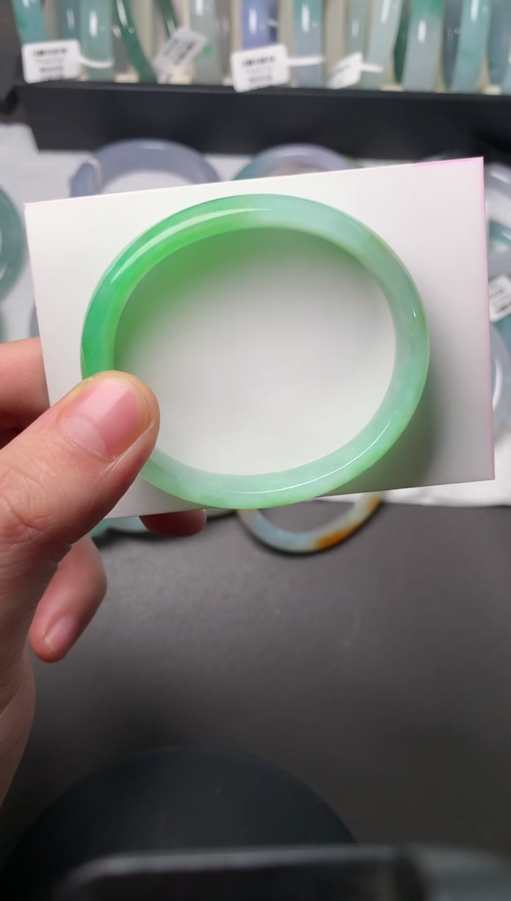 【闪购商品】翡翠手镯（贵妃镯）未镶嵌55.614.7*5.8