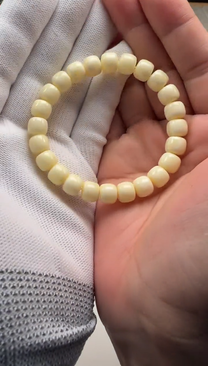 未镶嵌蜜蜡裸石后***丶手串手串