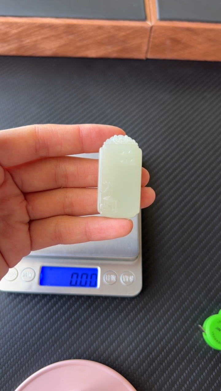 【闪购商品】和田玉吊坠(赠链)未镶嵌且末微色差迪克兰