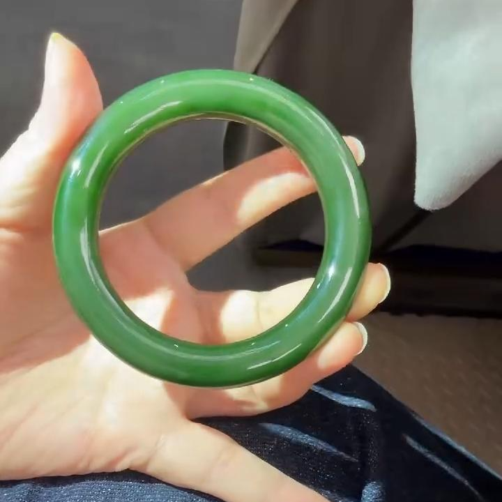 和田玉碧玉高品菠菜绿圆条手镯