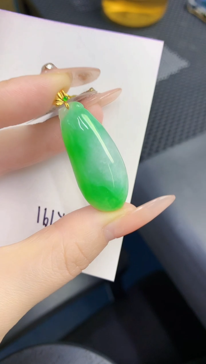 颈饰18K金镶嵌翡翠缅甸天然翡翠A货