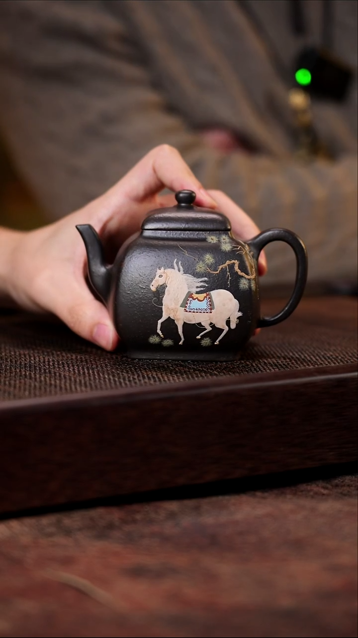 鸣远四方 泥绘马 大彬铁血红砂 250cc