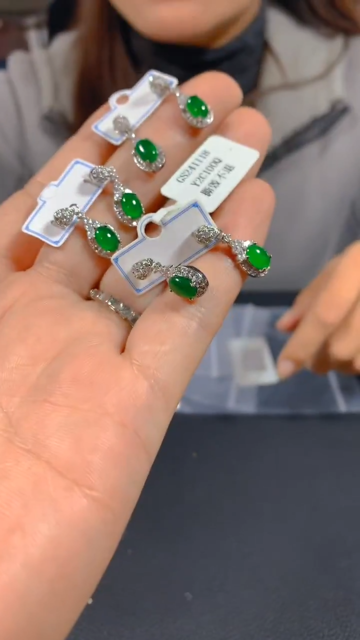 未镶嵌翡翠耳饰多样性发一