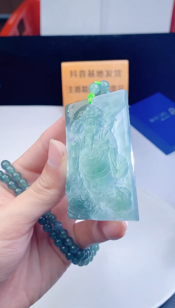 颈饰未镶嵌翡翠     