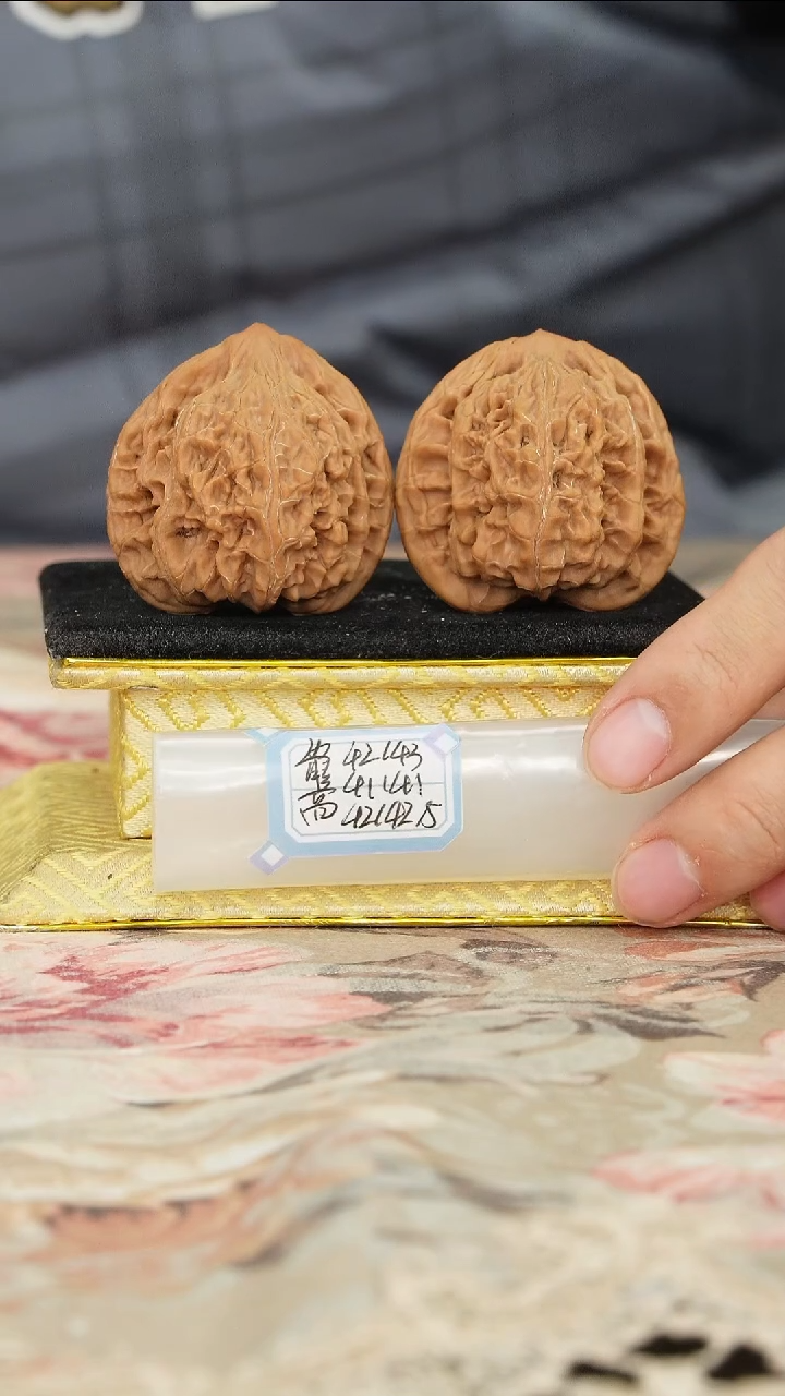 【闪购商品】文玩核桃把件望月