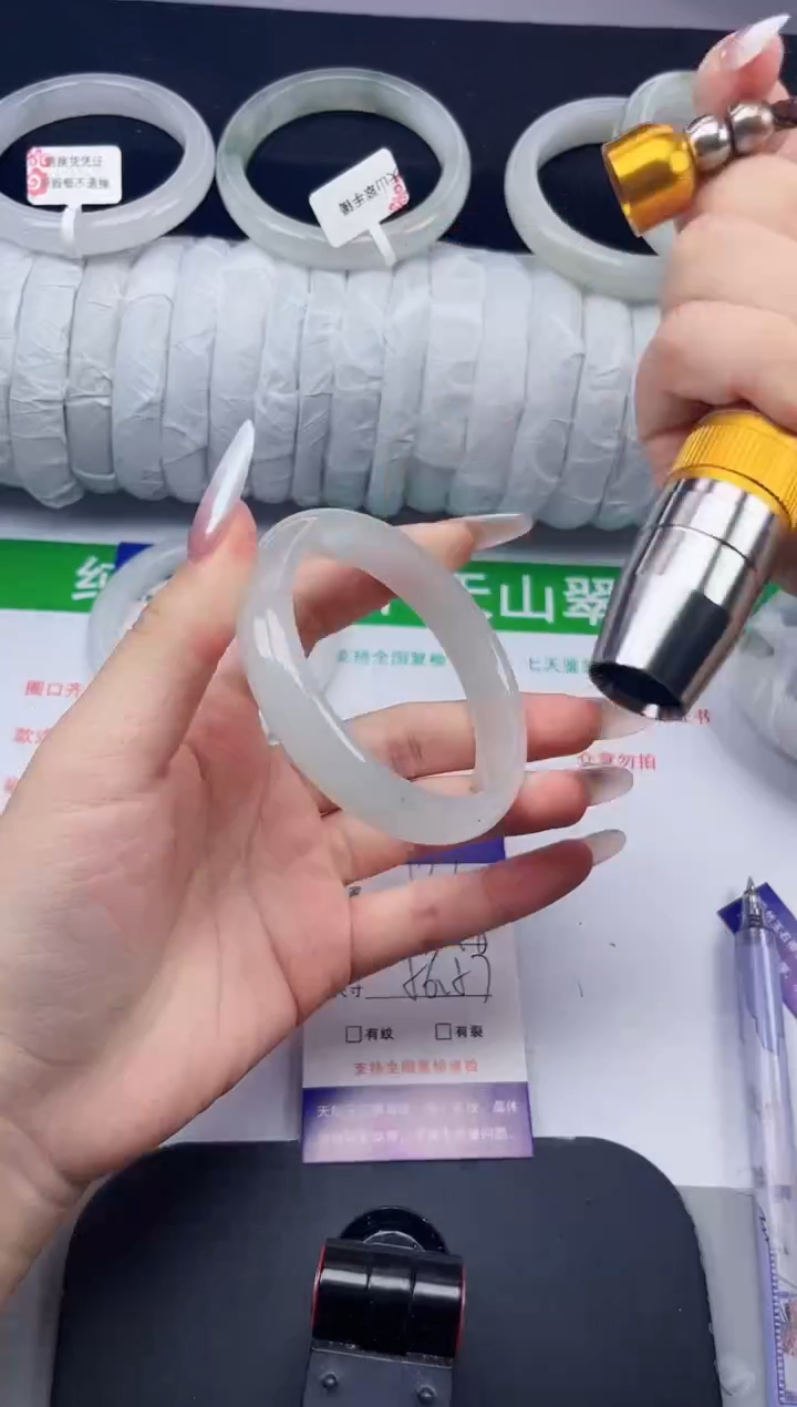 石英质玉手镯未镶嵌122-56/57