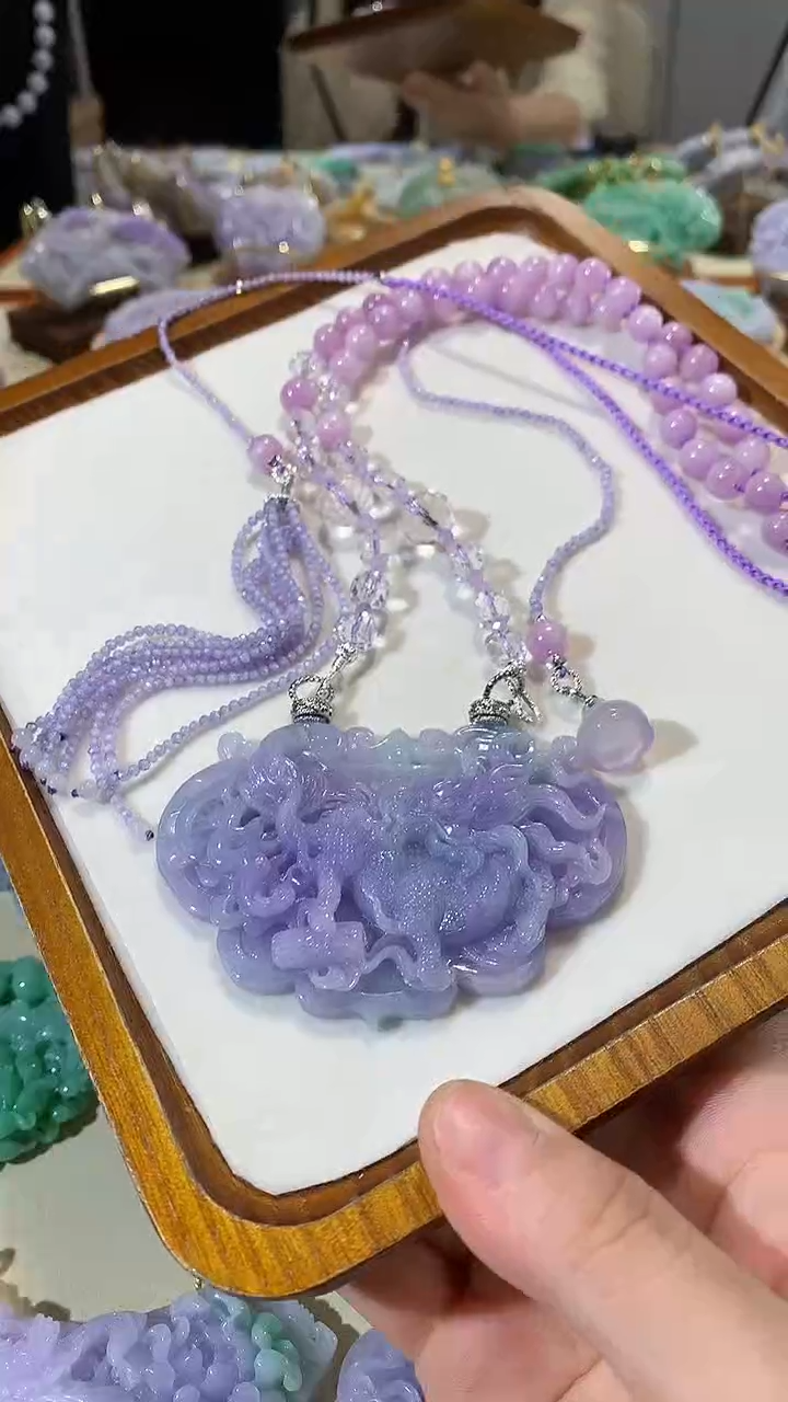 颈饰未镶嵌翡翠吊坠