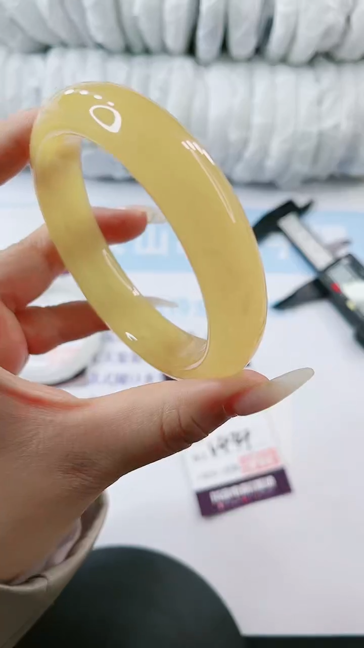 【闪购商品】石英质玉未镶嵌手镯多样性发货V434-64