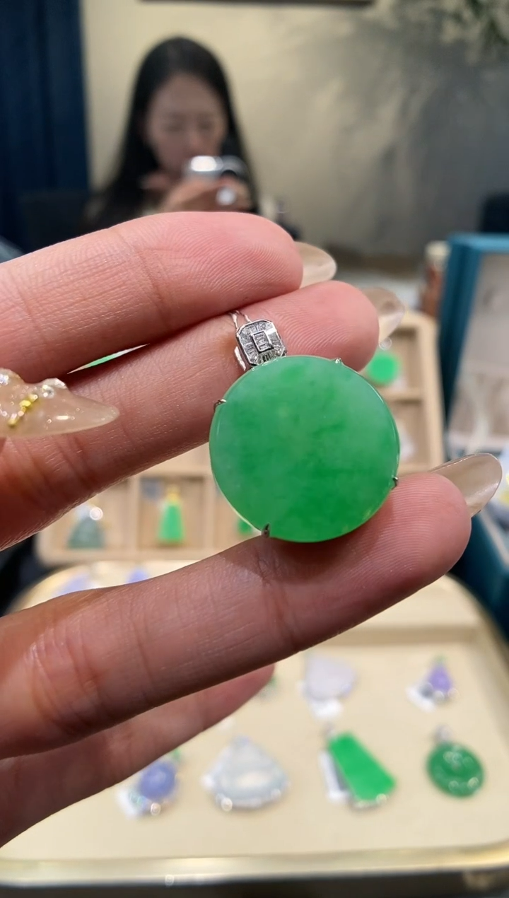 【闪购商品】翡翠吊坠(不含链)18K金镶嵌无事牌