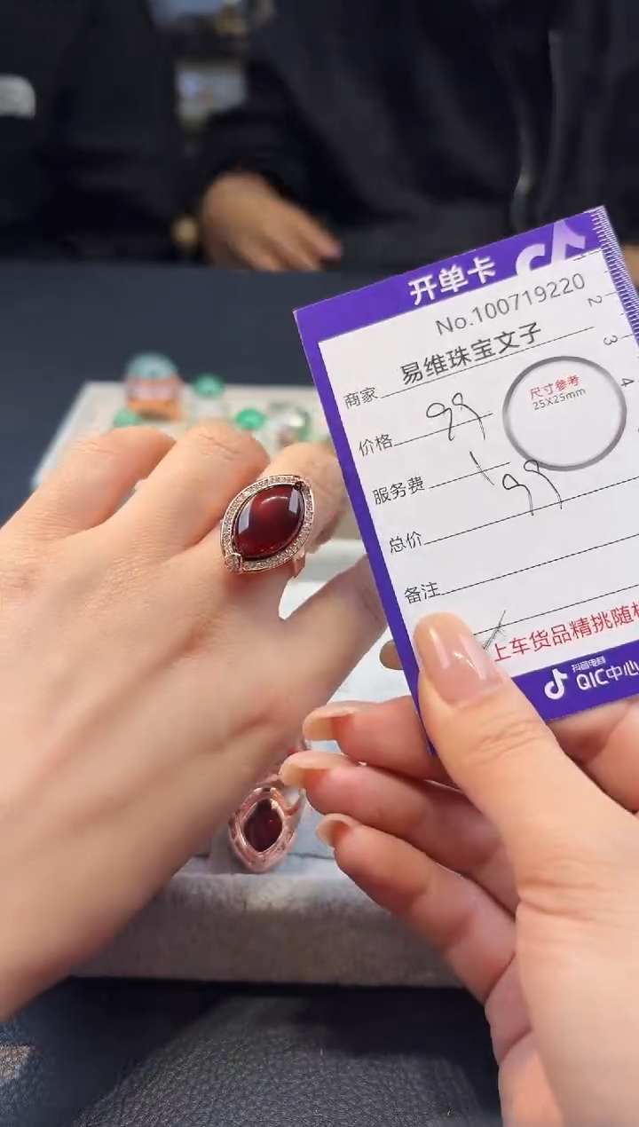 琥珀颈饰未镶嵌100719220随机发仅一件