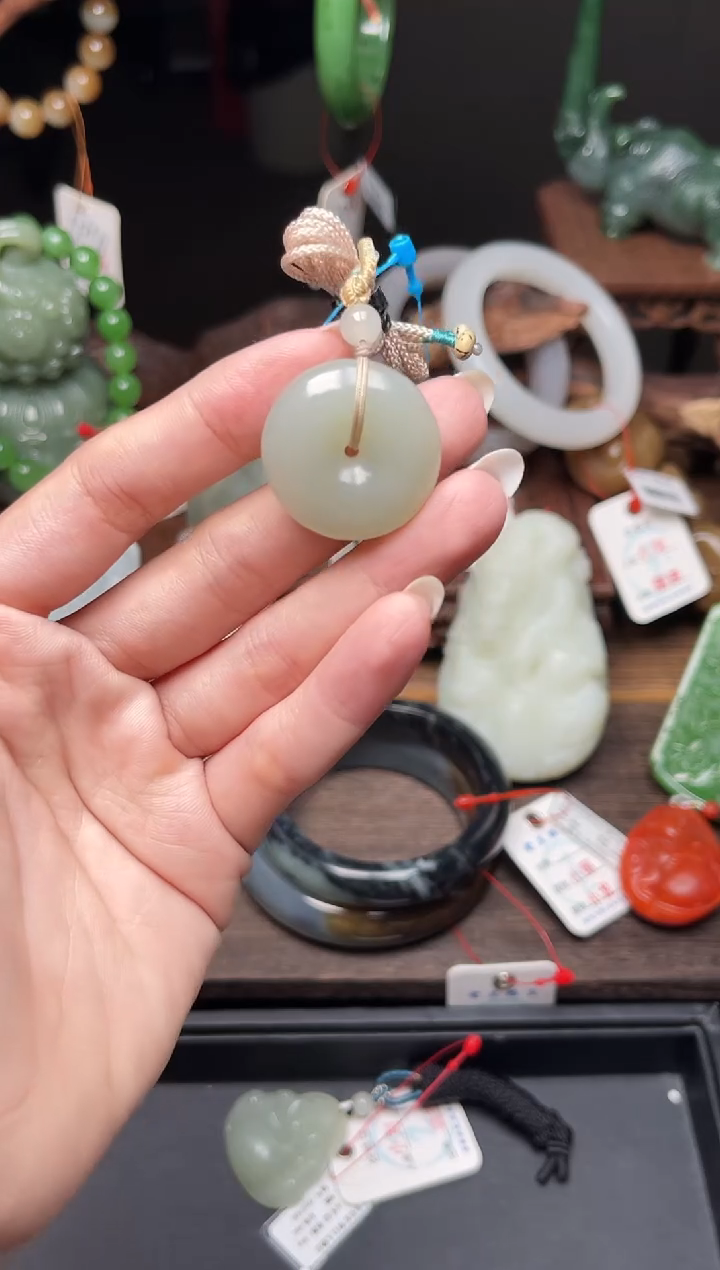 和田玉未镶嵌吊坠(不含链)且末青白 平安扣822140