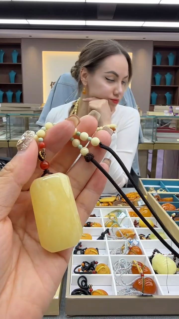 琥珀颈饰未镶嵌116秒拍号 假一罚三 