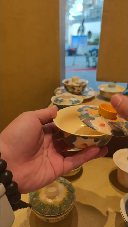 牧渔黄色油画壶承