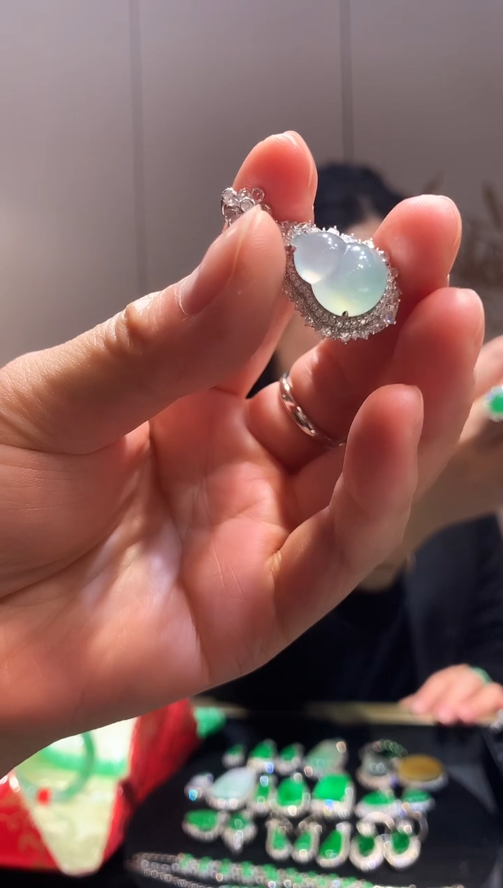 【闪购商品】翡翠吊坠(不含链)18K金镶嵌葫芦 
