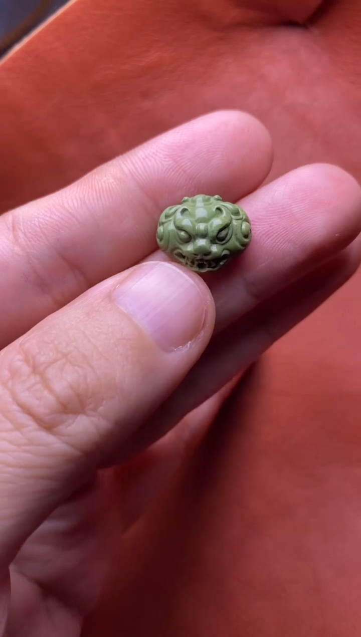 未镶嵌绿松石颈饰貔貅背云（15*12）