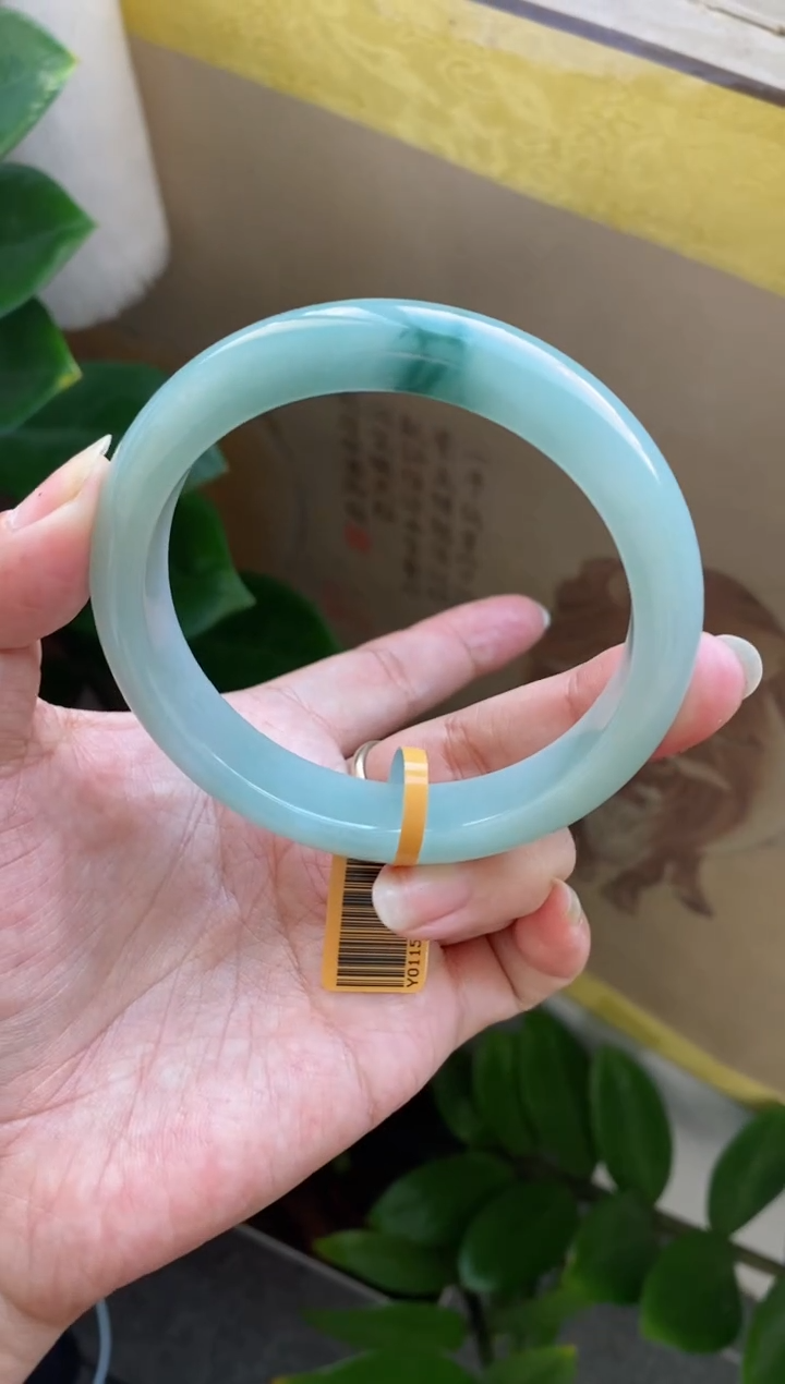 【闪购商品】翡翠手镯未镶嵌（十星强推）蓝绿底飘花18号