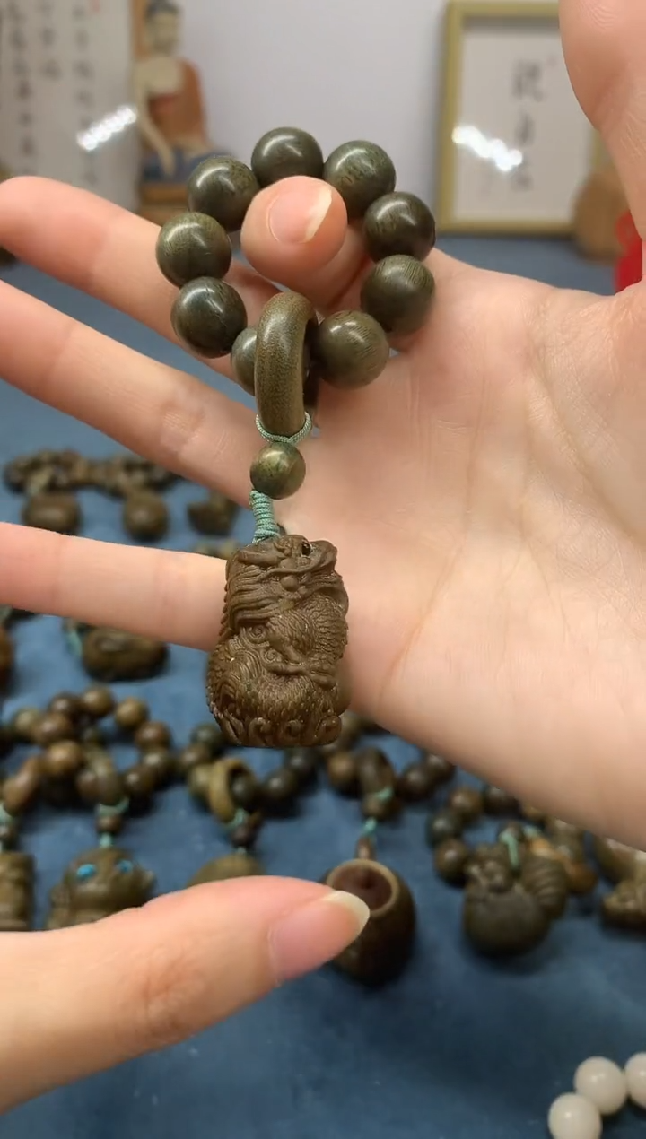 【闪购商品】维腊木（绿檀）把件生肖龙 盘玩件