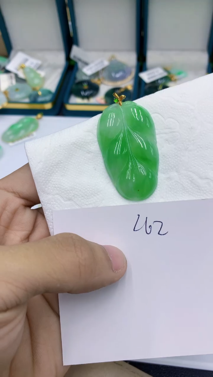 颈饰18K金镶嵌翡翠1111111111