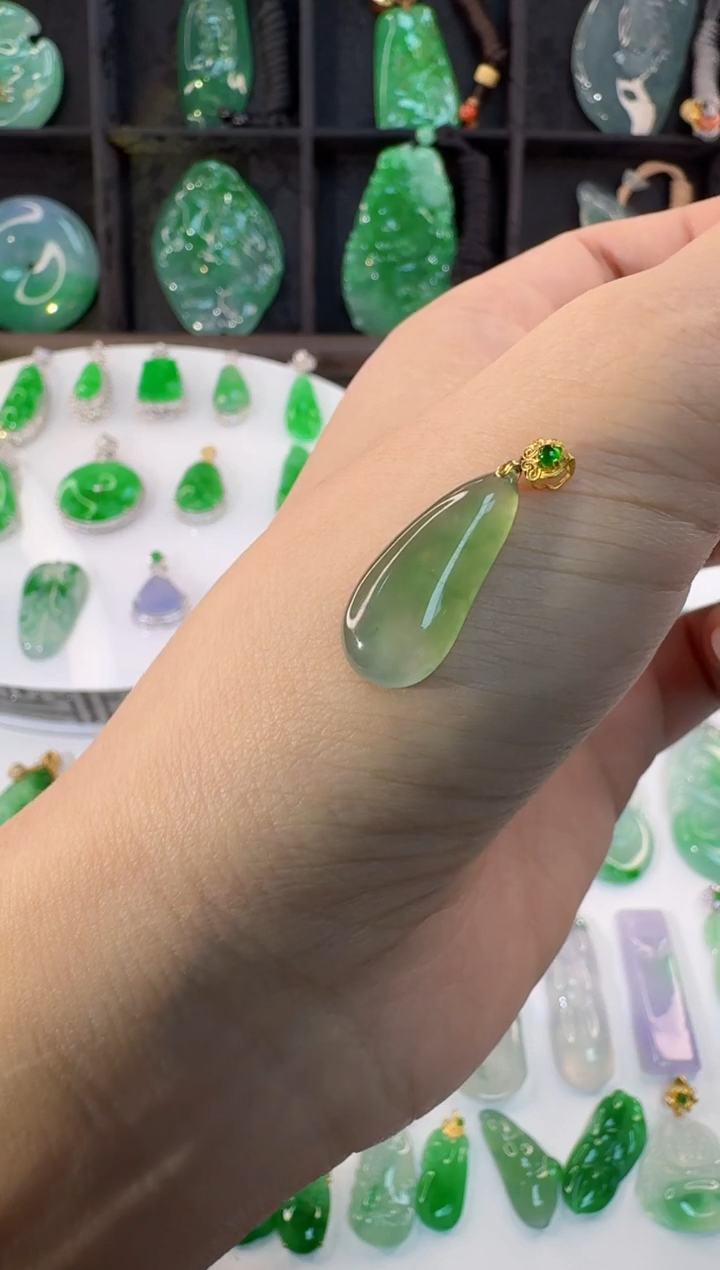 颈饰18K金镶嵌翡翠缅甸A货翡翠