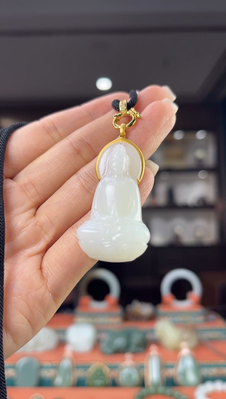 颈饰18K金镶嵌和田玉三**华佩佩