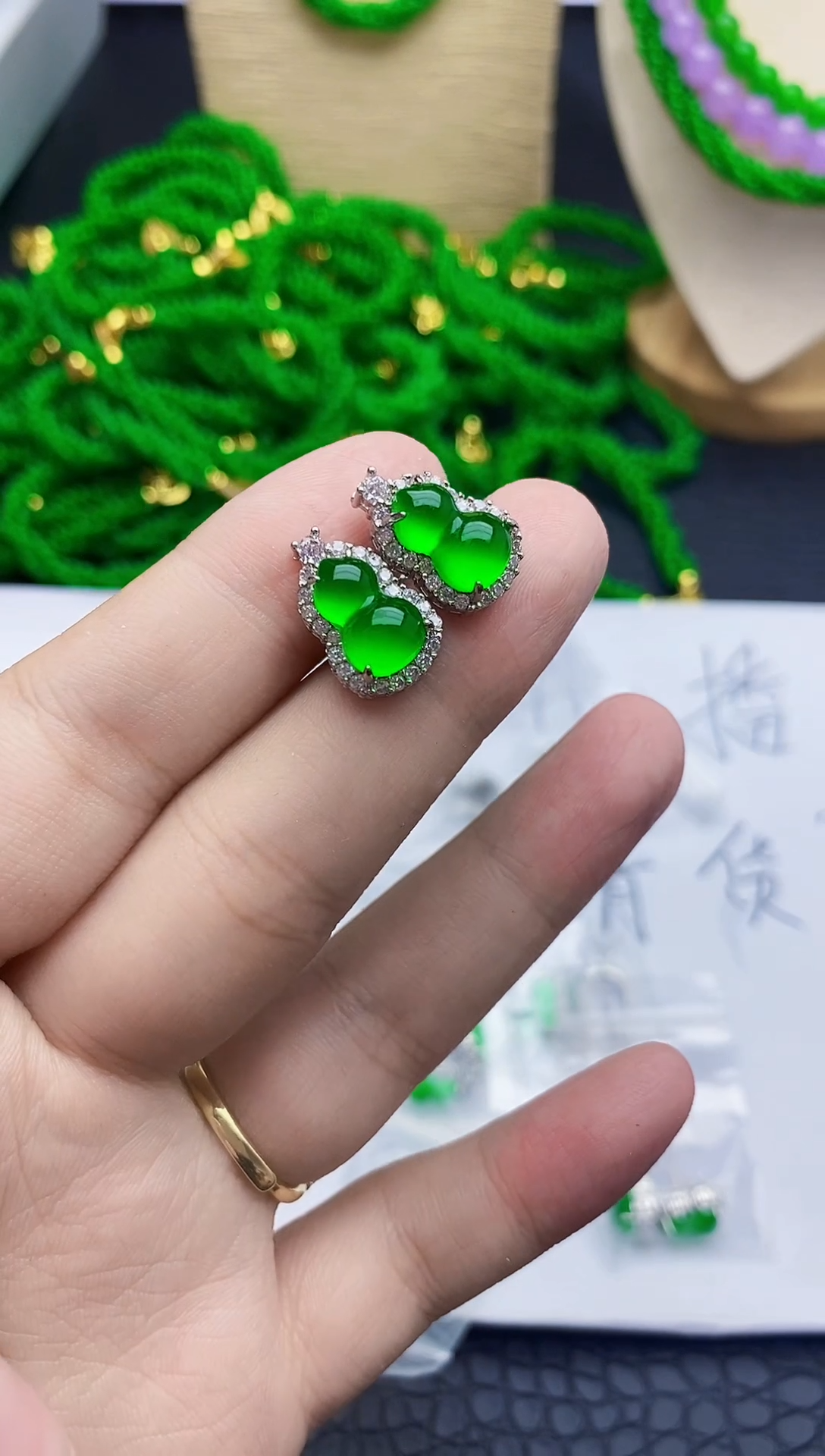 翡翠未镶嵌耳饰高透葫芦耳饰