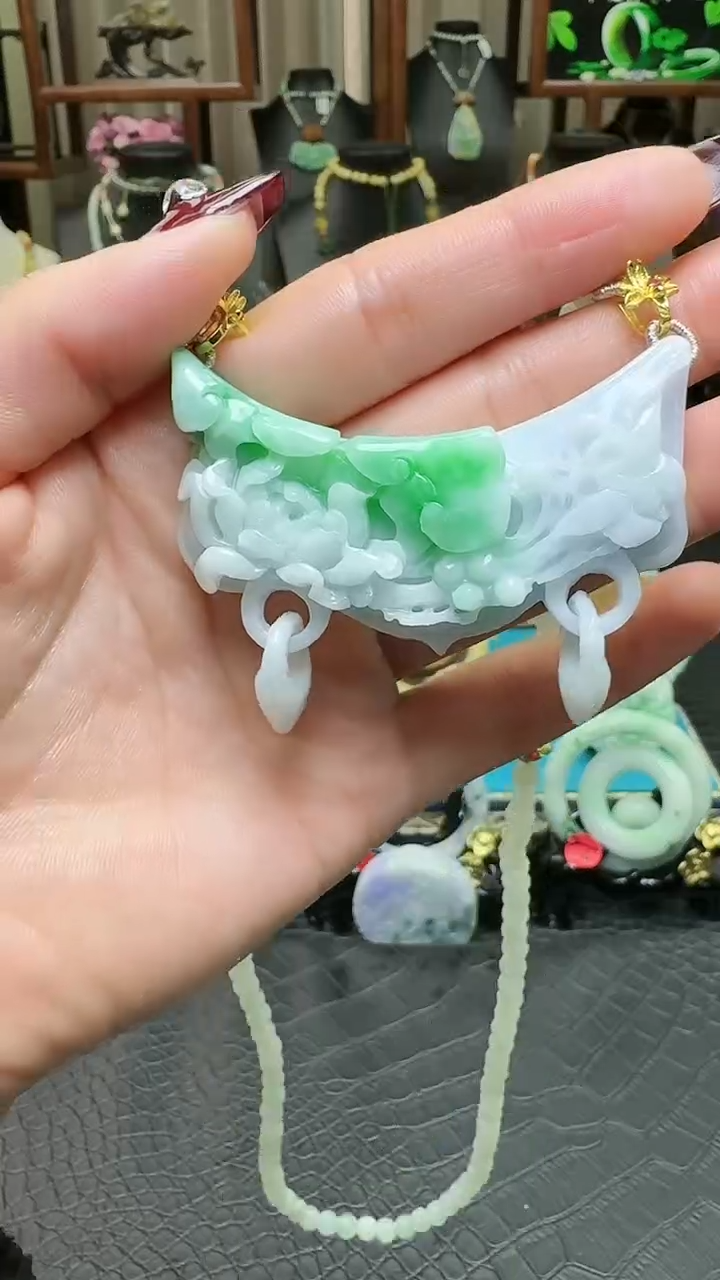 【闪购商品】翡翠颈饰未镶嵌如意花牌