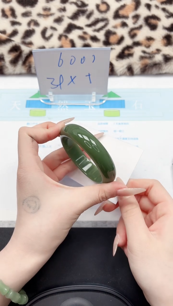 【闪购商品】石英质玉手镯未镶嵌56-55.8