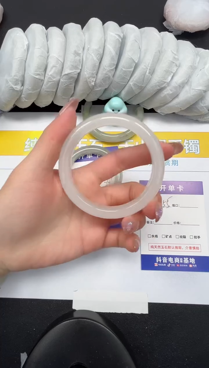 【闪购商品】石英质玉手镯未镶嵌255-58.3