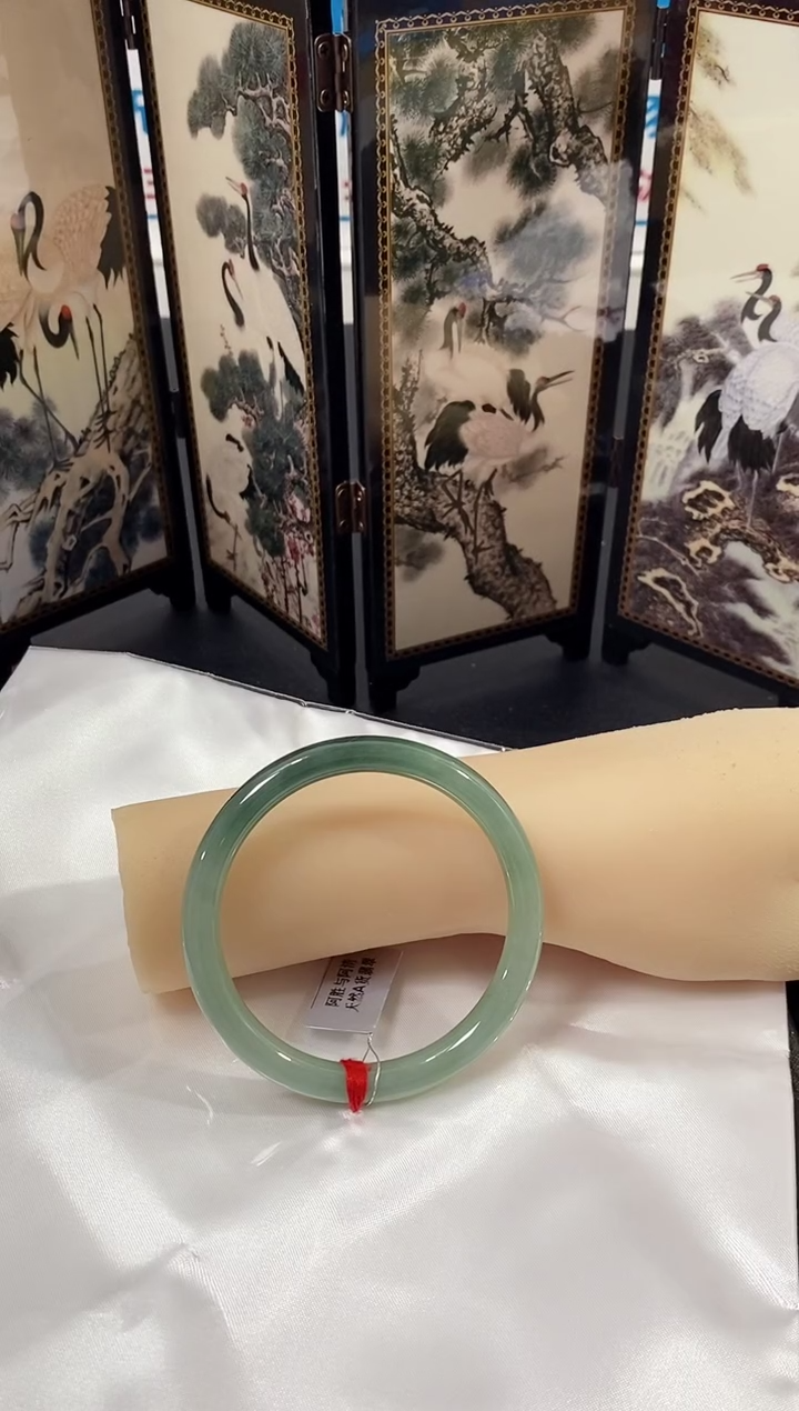 未镶嵌手镯翡翠手镯