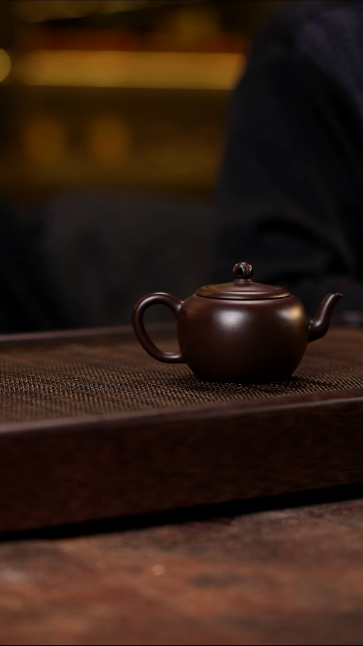 宜兴紫砂深井紫泥桃隐