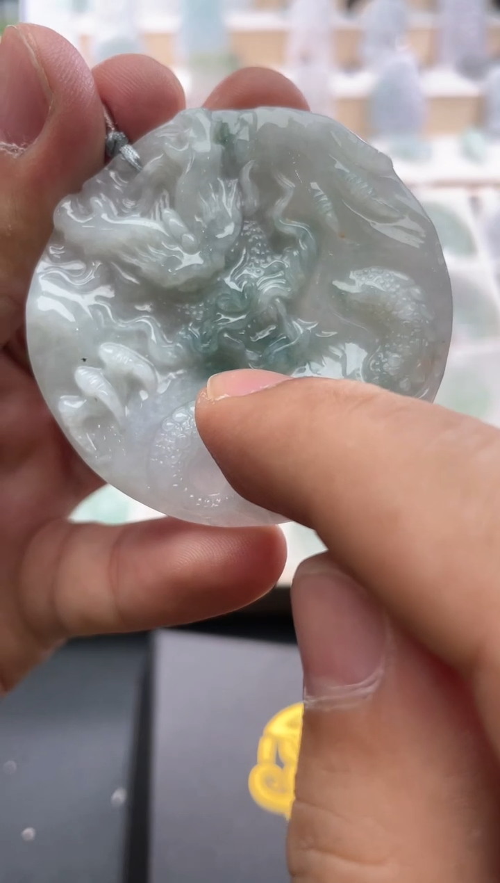 翡翠未镶嵌颈饰..../4/17/ 129