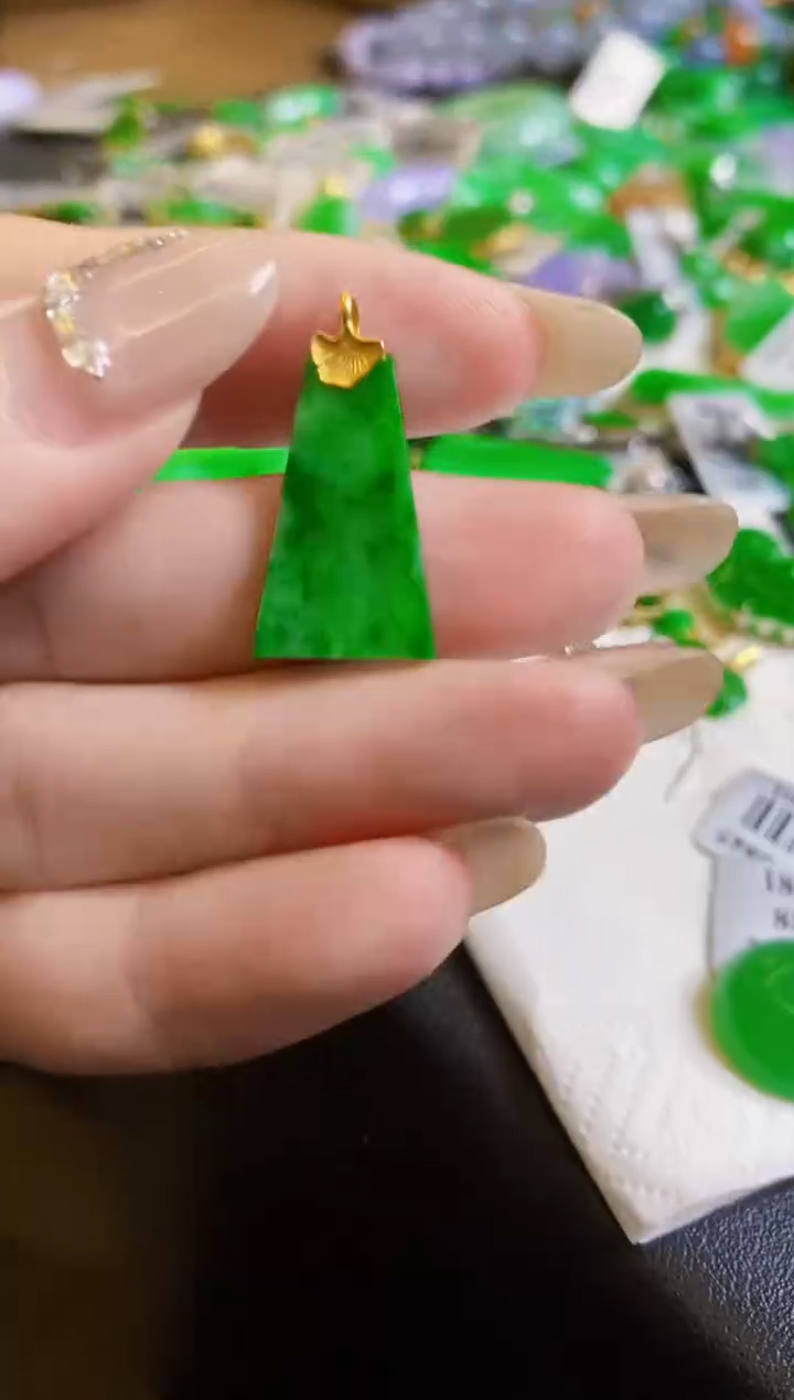 【闪购商品】翡翠颈饰18K金镶嵌无事牌