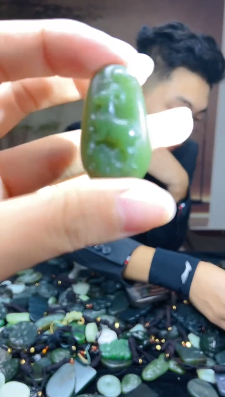 颈饰未镶嵌和田玉1