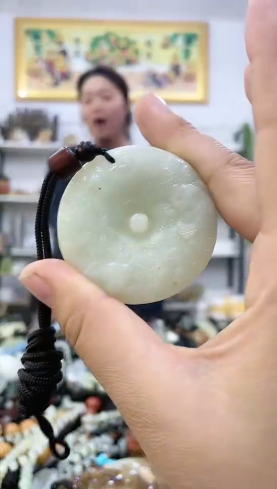 未镶嵌蛇纹石玉吊坠     